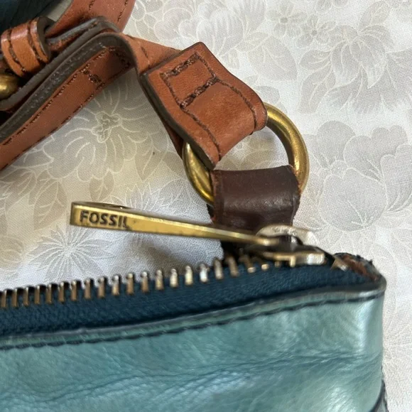 Vintage Fossil Blue and Brown Leather Crossbody Bag with Leather Accents - Picture 3 of 7